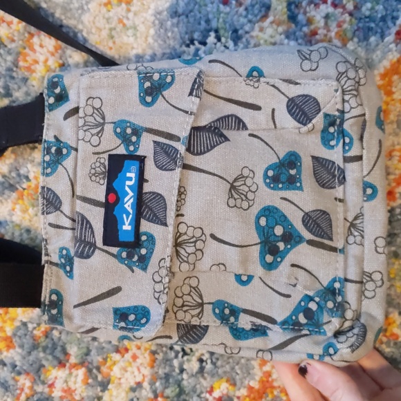 Kavu Crossbody and Wallet - Picture 2 of 13